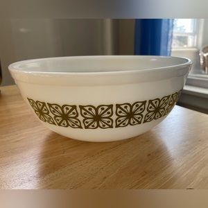 Pyrex Autumn Floral 4 quart mixing bowl #404